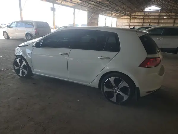 3VW5T7AU3GM069065 2016 VOLKSWAGEN GTI - Image 2