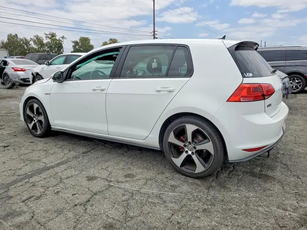3VW5T7AU4HM017221 2017 VOLKSWAGEN GTI - Image 2