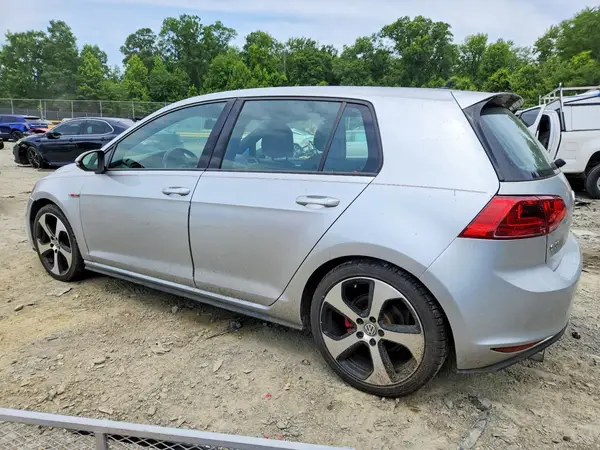 3VW5T7AU4HM070856 2017 VOLKSWAGEN GTI - Image 2