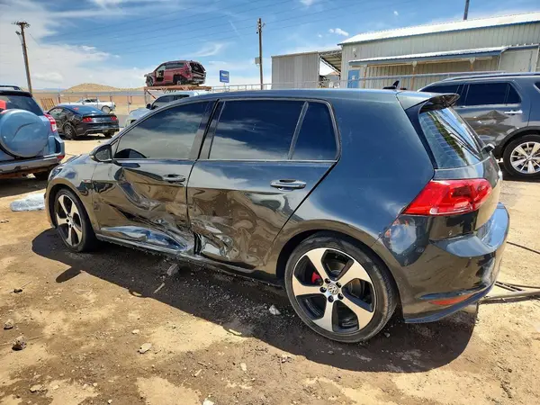 3VW5T7AU5GM033605 2016 VOLKSWAGEN GTI - Image 2