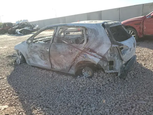 3VW5T7AU6GM033886 2016 VOLKSWAGEN GTI - Image 2
