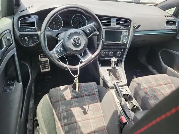 3VW5T7AU6HM035395 2017 VOLKSWAGEN GTI - Image 8