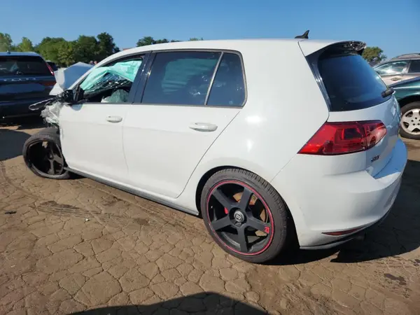 3VW5T7AU6HM059227 2017 VOLKSWAGEN GTI - Image 2