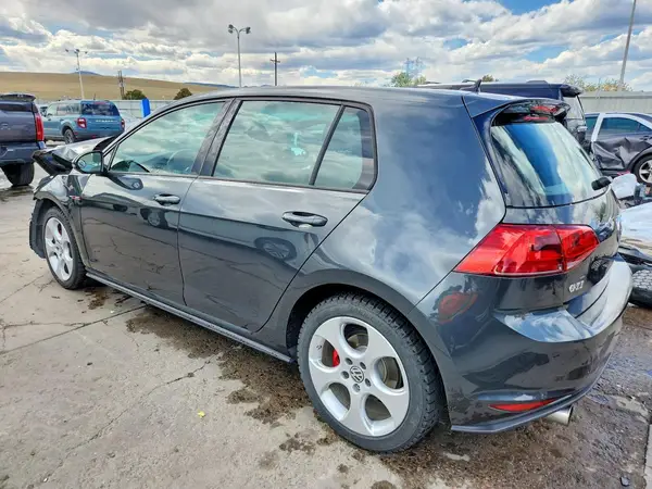 3VW5T7AU7GM013758 2016 VOLKSWAGEN GTI - Image 2