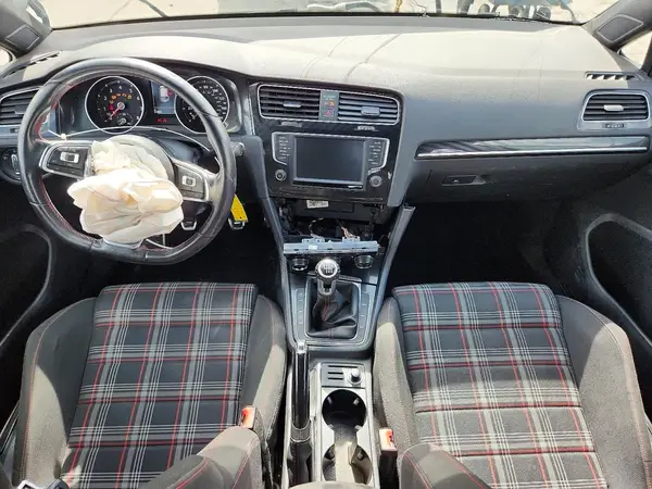 3VW5T7AU7GM013758 2016 VOLKSWAGEN GTI - Image 8