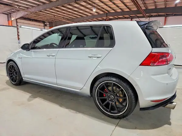 3VW5T7AU8GM017589 2016 VOLKSWAGEN GTI - Image 2