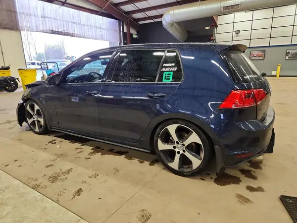 3VW5T7AU8GM064492 2016 VOLKSWAGEN GTI - Image 2