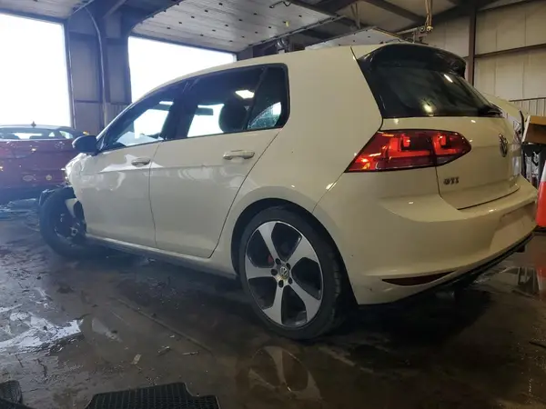 3VW5T7AU8HM076384 2017 VOLKSWAGEN GTI - Image 2