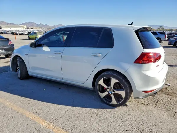 3VW5T7AU8HM076532 2017 VOLKSWAGEN GTI - Image 2