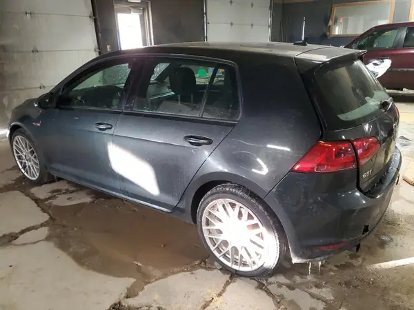 3VW5T7AU9HM065572 2017 VOLKSWAGEN GTI - Image 2