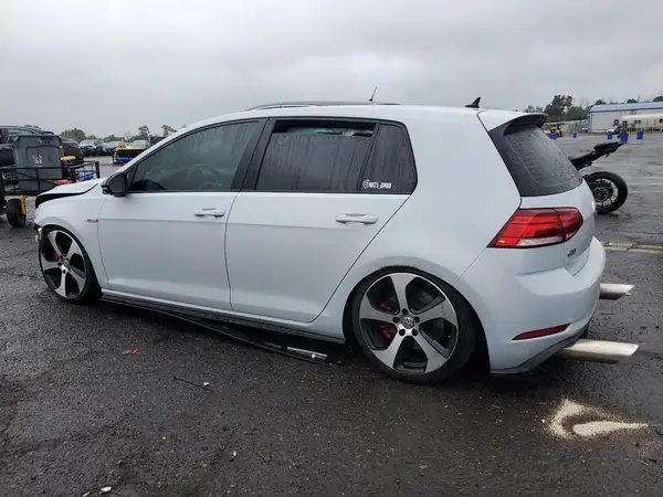 3VW5T7AU9KM030151 2019 VOLKSWAGEN GTI - Image 2