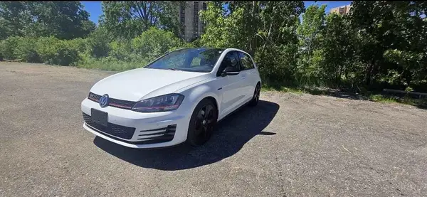 3VW5T7AUXHM055360 2017 VOLKSWAGEN GTI - Image 2