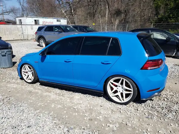 3VW5T7AUXKM010944 2019 VOLKSWAGEN GTI - Image 2