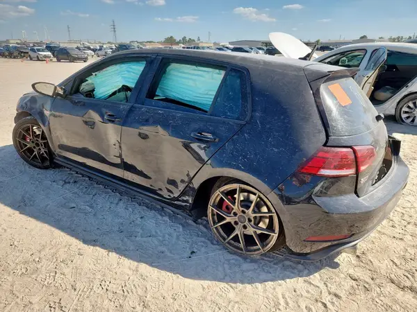 3VW5T7AUXKM012225 2019 VOLKSWAGEN GTI - Image 2