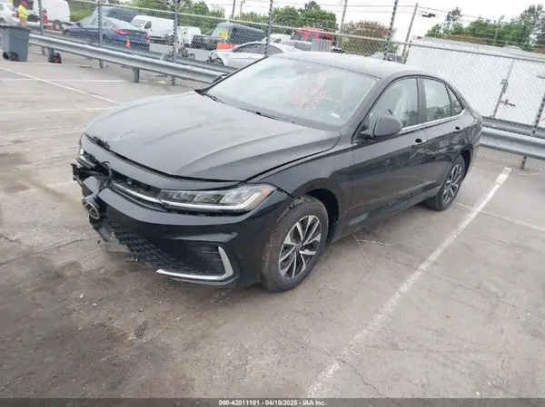 3VW5X7BU2SM018104 2025 VOLKSWAGEN JETTA - Image 2