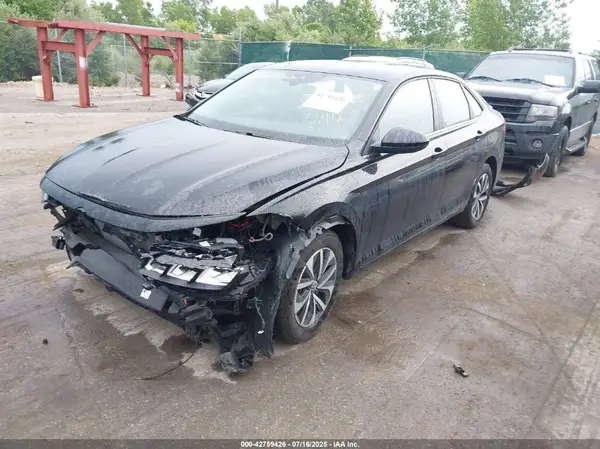 3VW5X7BU4SM042467 2025 VOLKSWAGEN JETTA - Image 2