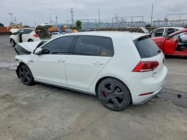 3VW6T7AU3KM013799 2019 VOLKSWAGEN GTI - Image 2