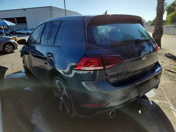 3VW6T7AU9KM015458 2019 VOLKSWAGEN GTI - Image 2