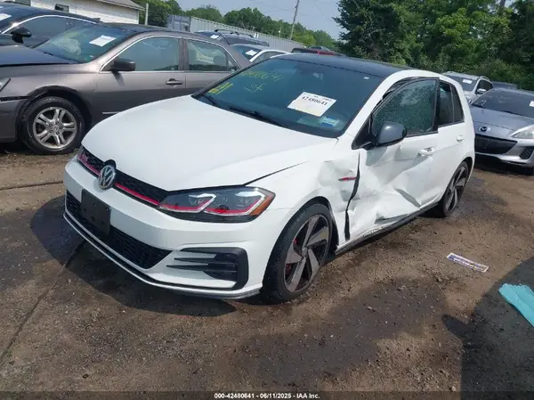 3VW6T7AUXKM034813 2019 VOLKSWAGEN GTI - Image 2