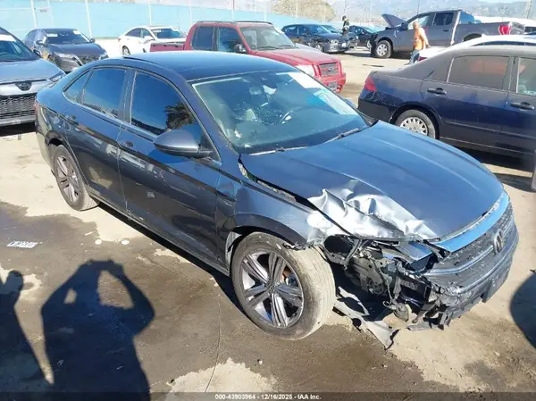 3VW7M7BU6NM010240 2022 VOLKSWAGEN JETTA - Image 1