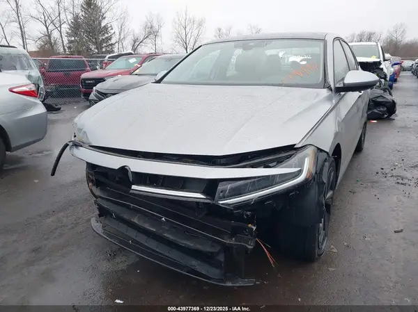 3VW7X7BU7SM008497 2025 VOLKSWAGEN JETTA - Image 2