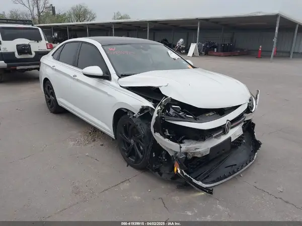 3VW7X7BU7SM015157 2025 VOLKSWAGEN JETTA - Image 1