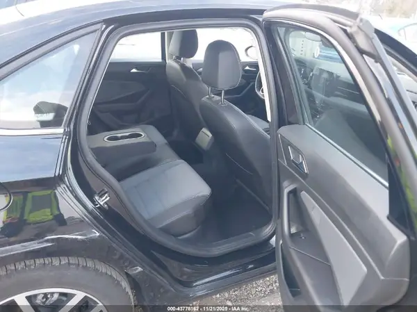 3VW7X7BU7SM056470 2025 VOLKSWAGEN JETTA - Image 8