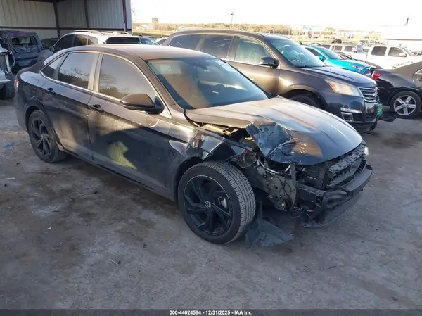 3VW7X7BUXSM011393 2025 VOLKSWAGEN JETTA - Image 1
