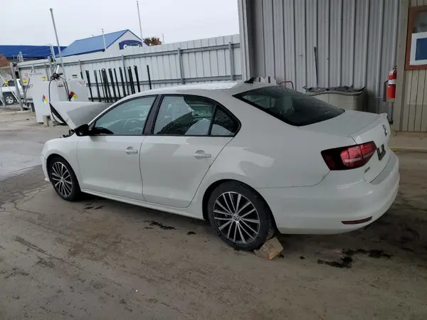 3VWB17AJ8GM272063 2016 VOLKSWAGEN JETTA - Image 2