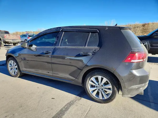 3VWB17AU2JM264669 2018 VOLKSWAGEN GOLF - Image 2