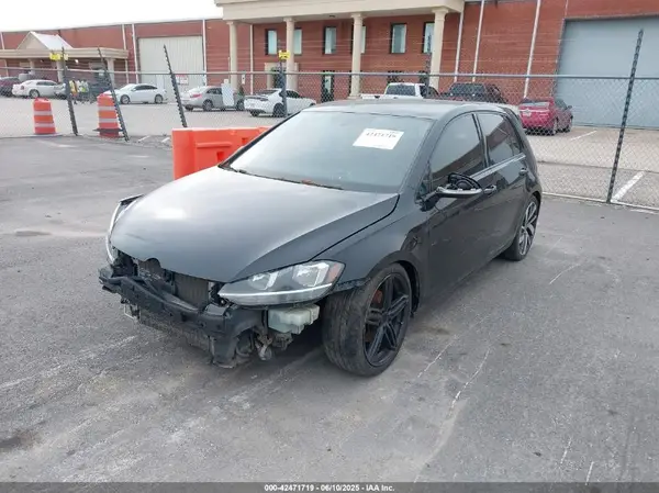 3VWB17AU2JM280709 2018 VOLKSWAGEN GOLF - Image 2