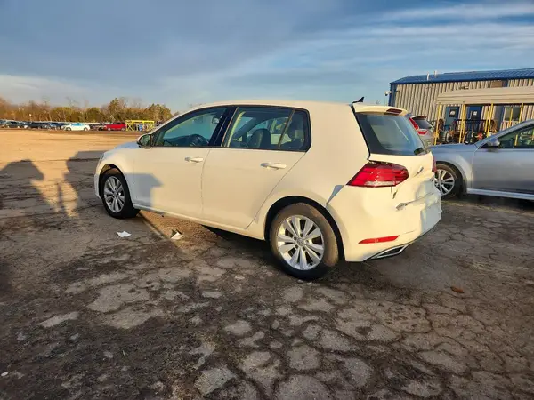 3VWB17AU6JM278333 2018 VOLKSWAGEN GOLF - Image 2