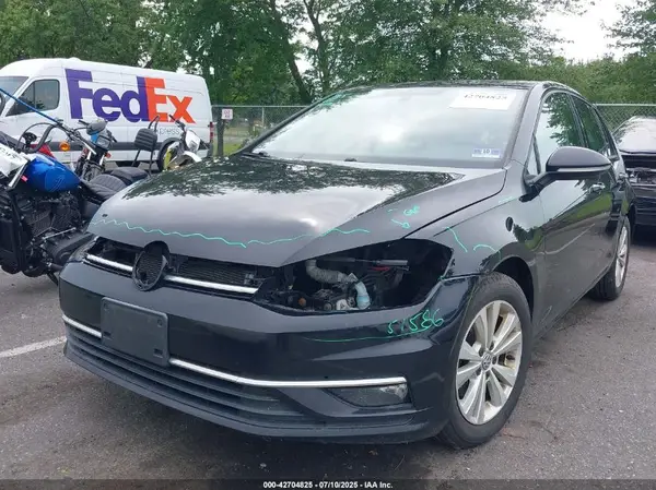 3VWB17AU7JM264800 2018 VOLKSWAGEN GOLF - Image 2