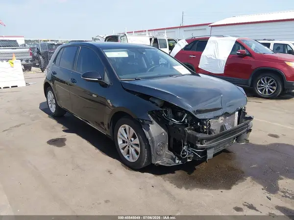 3VWB17AU7JM289566 2018 VOLKSWAGEN GOLF - Image 1