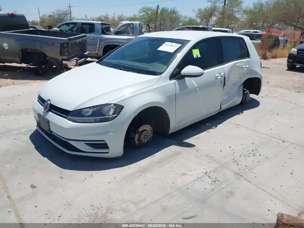 3VWB17AU8JM278592 2018 VOLKSWAGEN GOLF - Image 2