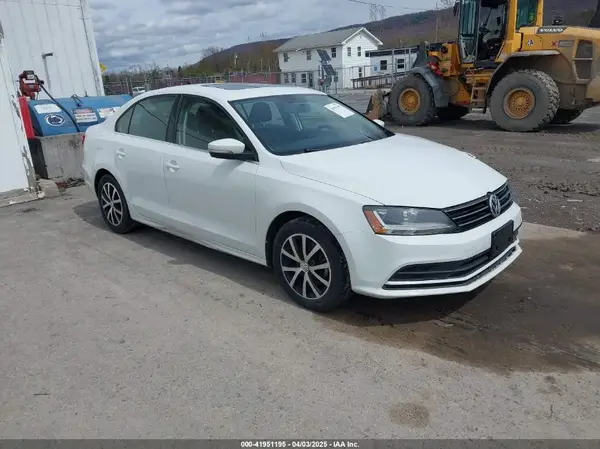 3VWB67AJ0HM397917 2017 VOLKSWAGEN JETTA - Image 1