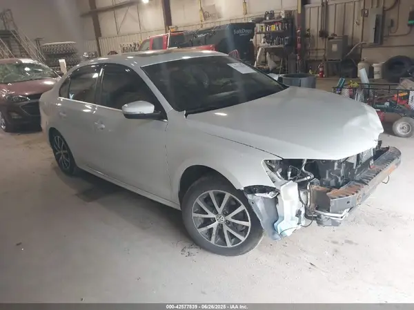 3VWB67AJ1HM399403 2017 VOLKSWAGEN JETTA - Image 1