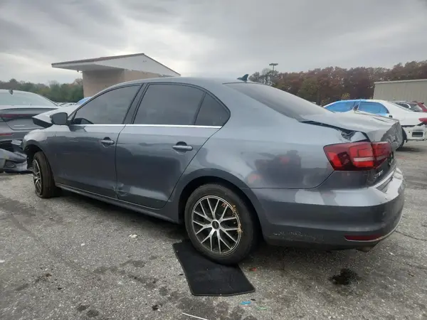 3VWB67AJ2HM354888 2017 VOLKSWAGEN JETTA - Image 2