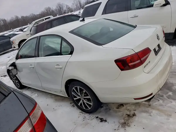 3VWB67AJ3HM384966 2017 VOLKSWAGEN JETTA - Image 2
