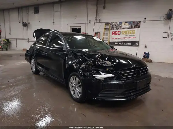 3VWB67AJ4HM203907 2017 VOLKSWAGEN JETTA - Image 1