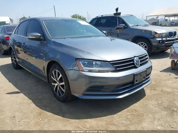 3VWB67AJ4HM347652 2017 VOLKSWAGEN JETTA - Image 1
