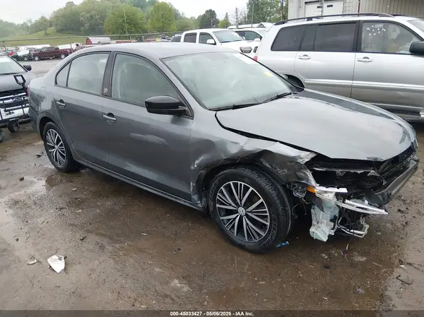 3VWB67AJ4JM203976 2018 VOLKSWAGEN JETTA - Image 1