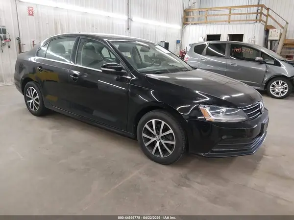 3VWB67AJ5HM220585 2017 VOLKSWAGEN JETTA - Image 1