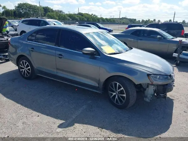 3VWB67AJ5HM277501 2017 VOLKSWAGEN JETTA - Image 1