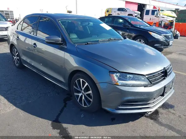 3VWB67AJ5JM207275 2018 VOLKSWAGEN JETTA - Image 1