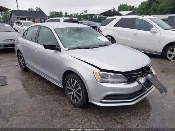 3VWB67AJ6GM264030 2016 VOLKSWAGEN JETTA - Image 1