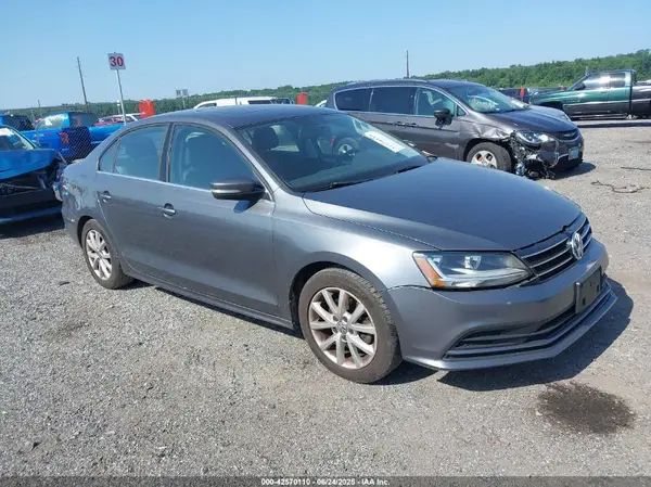 3VWB67AJ6HM300526 2017 VOLKSWAGEN JETTA - Image 1