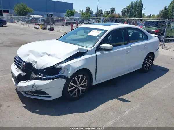 3VWB67AJ7HM296762 2017 VOLKSWAGEN JETTA - Image 2
