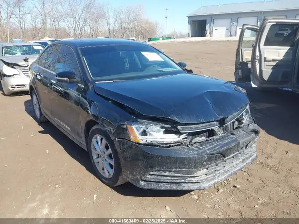 3VWB67AJ7HM302463 2017 VOLKSWAGEN JETTA - Image 1