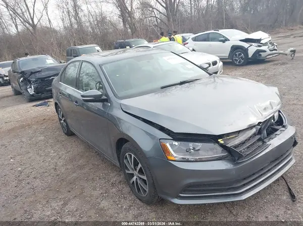 3VWB67AJ7JM243582 2018 VOLKSWAGEN JETTA - Image 1